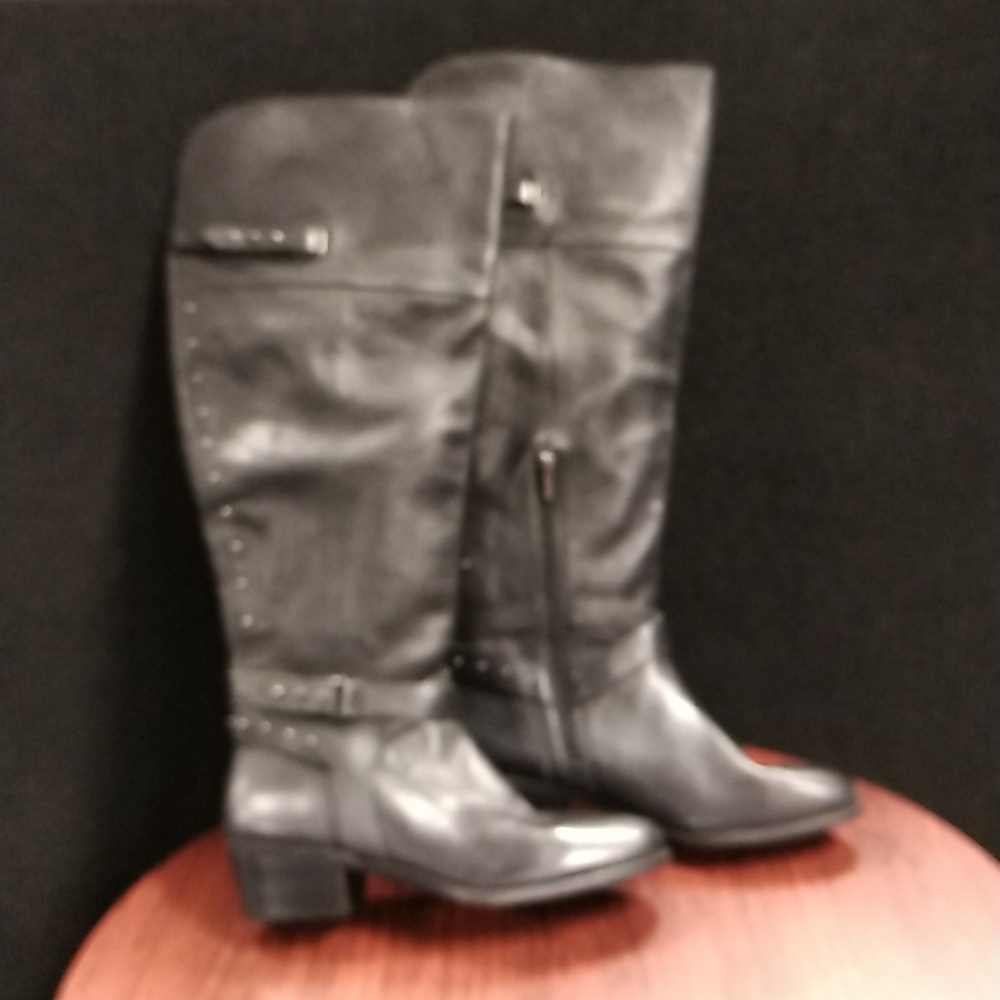 Vince Camuto VC-Bestant Black Leather Over Knee Boots - Size 11M